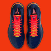Sneakers Nike Kobe 5 Protro Caitlin Clark Indiana Fever en mesh technique bleu marine avec accents jaunes et amorti Zoom Air réactif.