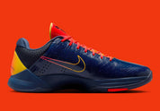 Sneakers Nike Kobe 5 Protro Caitlin Clark Indiana Fever en mesh technique bleu marine avec accents jaunes et amorti Zoom Air réactif.