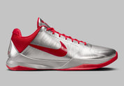 Sneaker Nike Kobe 5 Protro argent métallique avec accents rouges en cuir et technologie Air Zoom performance basketball