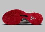 Sneaker Nike Kobe 5 Protro argent métallique avec accents rouges en cuir et technologie Air Zoom performance basketball