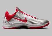 Sneaker Nike Kobe 5 Protro argent métallique avec accents rouges en cuir et technologie Air Zoom performance basketball