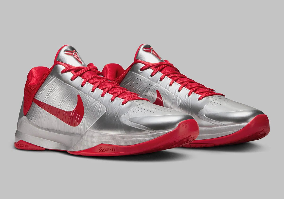 Sneaker Nike Kobe 5 Protro argent métallique avec accents rouges en cuir et technologie Air Zoom performance basketball
