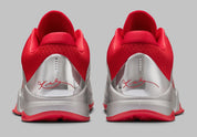 Sneaker Nike Kobe 5 Protro argent métallique avec accents rouges en cuir et technologie Air Zoom performance basketball