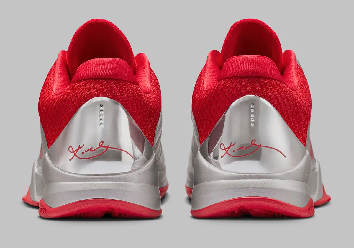 Sneaker Nike Kobe 5 Protro argent métallique avec accents rouges en cuir et technologie Air Zoom performance basketball