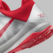 Sneaker Nike Kobe 5 Protro argent métallique avec accents rouges en cuir et technologie Air Zoom performance basketball