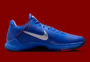 Nike Kobe 5 Protro Dodgers, sneaker de basketball signature Kobe Bryant aux couleurs bleu et blanc inspirées des Los Angeles Dodgers vue de profil intérieur. 