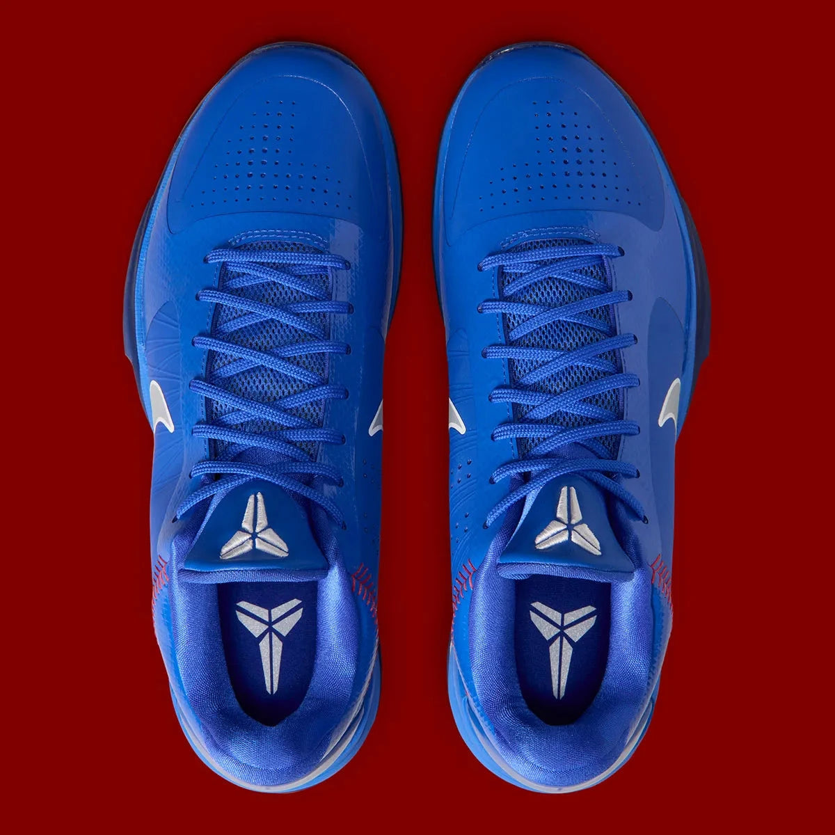 Nike Kobe 5 Protro Dodgers, sneaker de basketball signature Kobe Bryant aux couleurs bleu et blanc inspirées des Los Angeles Dodgers vues du dessus. 