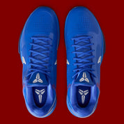 Nike Kobe 5 Protro Dodgers, sneaker de basketball signature Kobe Bryant aux couleurs bleu et blanc inspirées des Los Angeles Dodgers vues du dessus. 