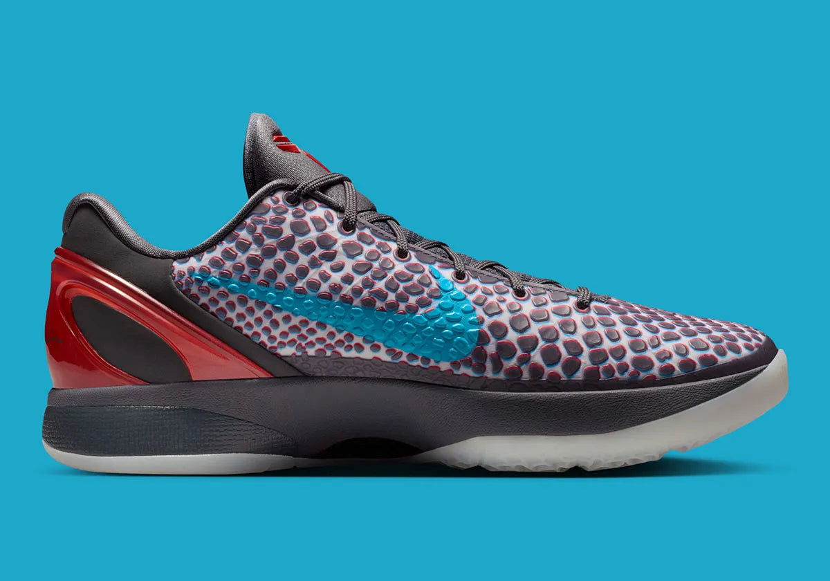 Nike Kobe 6 Protro ASG Hollywood 3D édition 2026 avec textures sculpturales, coloris audacieux et amorti Zoom Air optimisé. vue de profil intérieur
