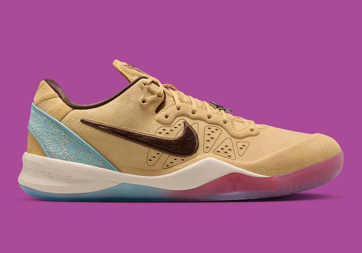 Sneaker Nike Kobe 8 EXT Protro beige et marron en suède avec détails pony hair et lace lock fer à cheval signature