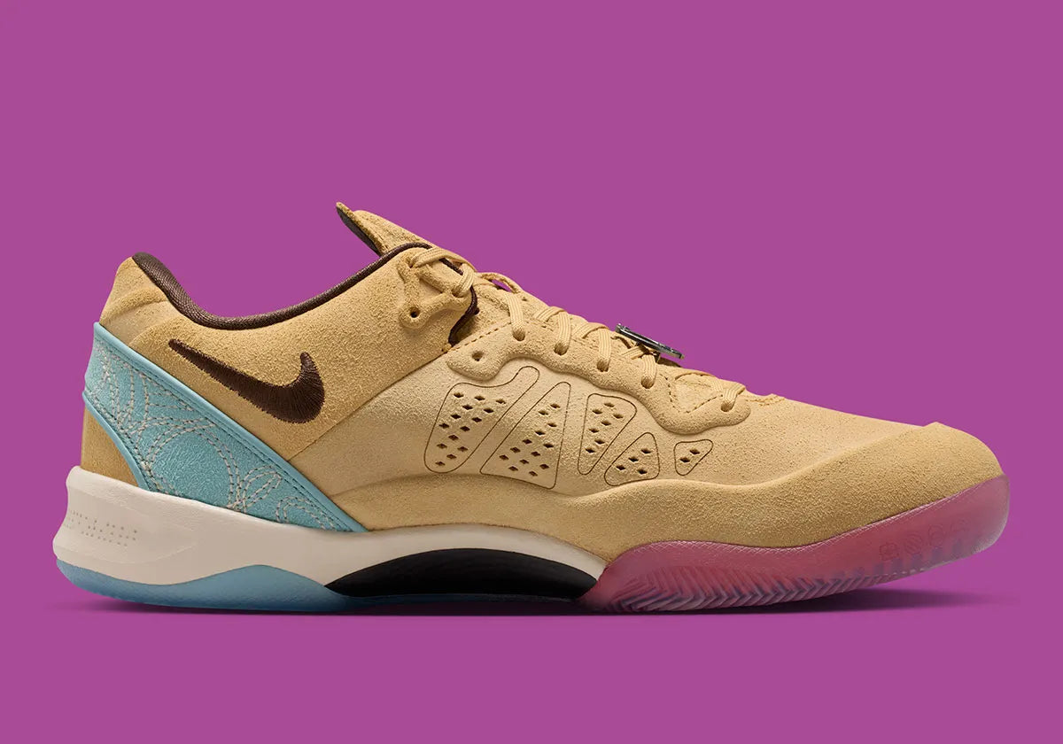 Sneaker Nike Kobe 8 EXT Protro beige et marron en suède avec détails pony hair et lace lock fer à cheval signature