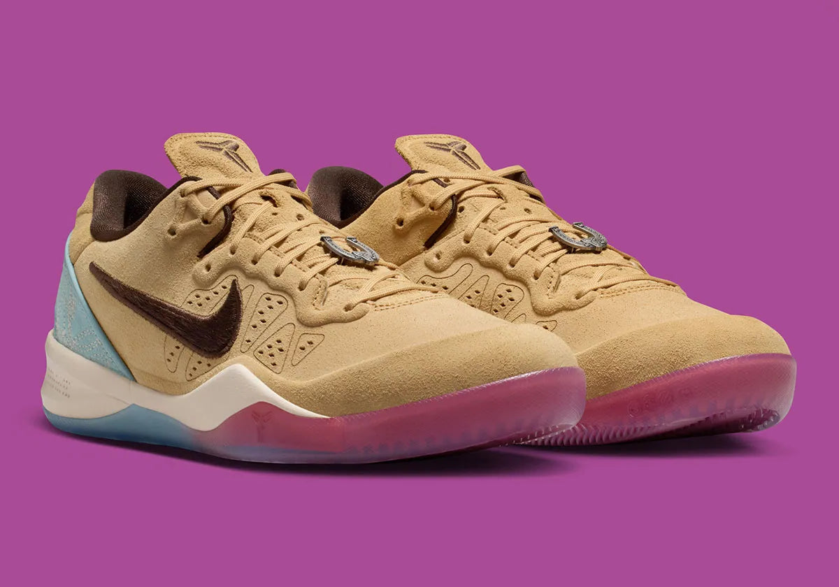 Sneaker Nike Kobe 8 EXT Protro beige et marron en suède avec détails pony hair et lace lock fer à cheval signature