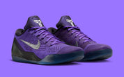 Sneakers Nike Kobe 9 Elite Low Protro en Flyknit hautement technique avec amorti Zoom Air réactif et adhérence multi-directionnelle premium.Vue de profil 