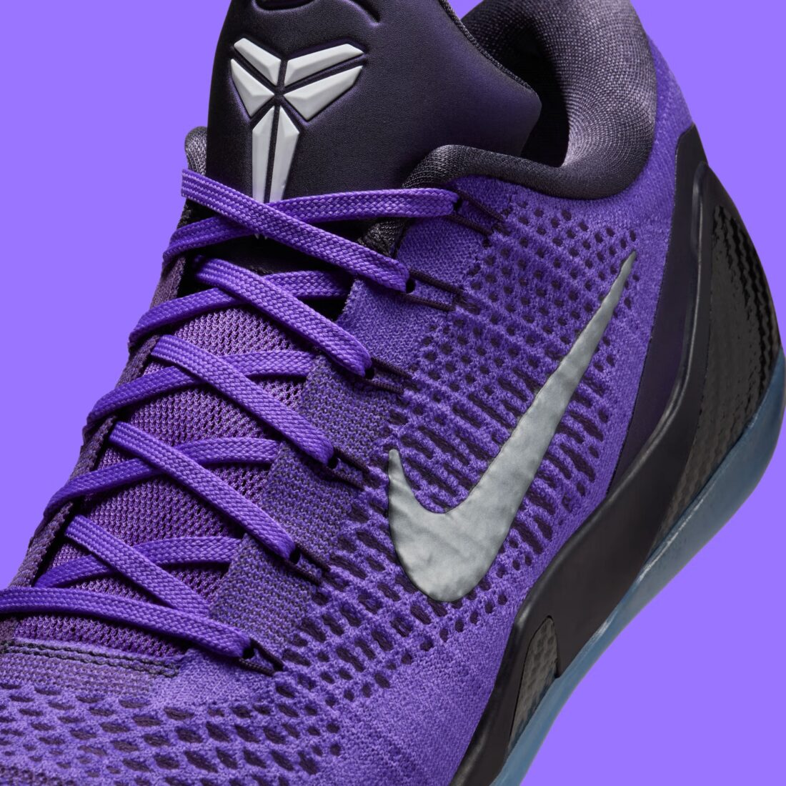 Sneakers Nike Kobe 9 Elite Low Protro en Flyknit hautement technique avec amorti Zoom Air réactif et adhérence multi-directionnelle premium.Vue zoomer avant de coté 