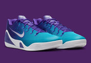 Sneaker Nike Kobe 9 Elite Low EM Protro Hornets violette et turquoise en Engineered Mesh avec amorti Zoom Air performance.Vue de coter