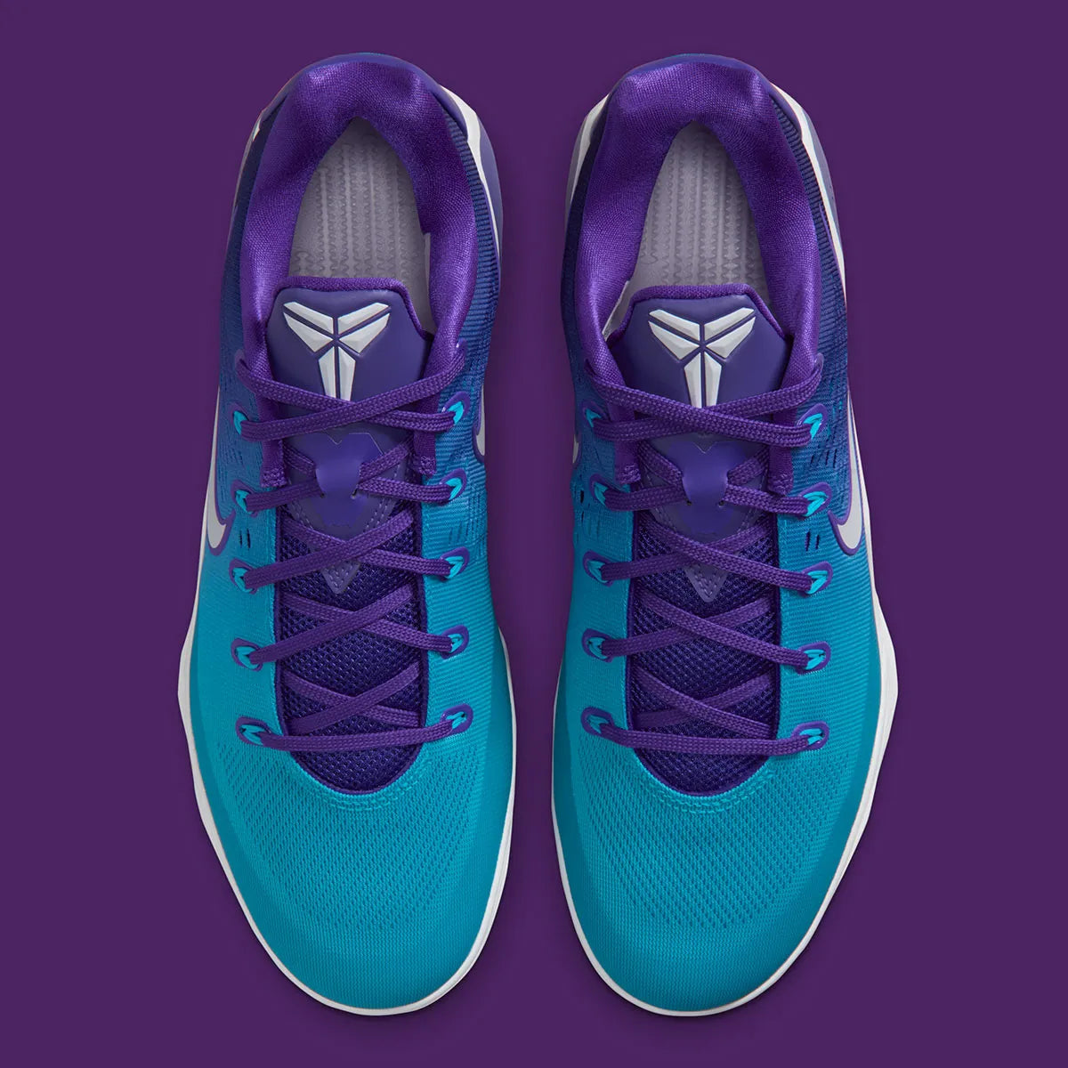 Sneaker Nike Kobe 9 Elite Low EM Protro Hornets violette et turquoise en Engineered Mesh avec amorti Zoom Air performance.Vue de haut 