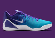 Sneaker Nike Kobe 9 Elite Low EM Protro Hornets violette et turquoise en Engineered Mesh avec amorti Zoom Air performance.Vue de profil