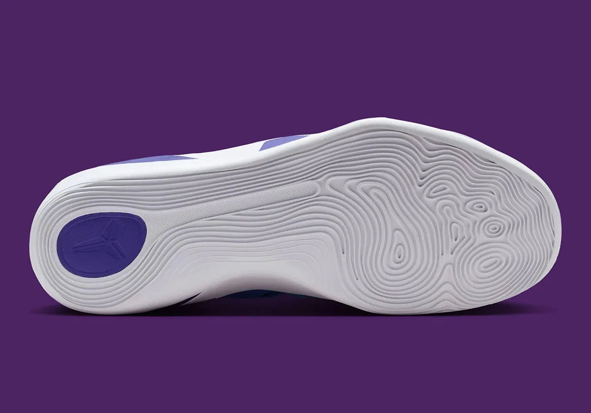 Sneaker Nike Kobe 9 Elite Low EM Protro Hornets violette et turquoise en Engineered Mesh avec amorti Zoom Air performance.Vue de la semelle 