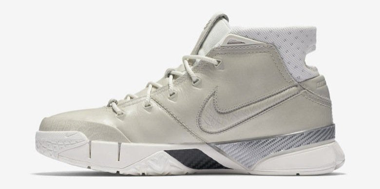 Nike Kobe 1 Black Mamba Collection Fade to Black, chaussure de basketball blanche et crème issue du pack hommage à la carrière de Kobe Bryant.