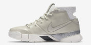 Nike Kobe 1 Black Mamba Collection Fade to Black, chaussure de basketball blanche et crème issue du pack hommage à la carrière de Kobe Bryant.