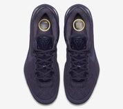 Nike Kobe 8 Black Mamba Collection Fade to Black, chaussure de basketball basse Nike issue du pack Fade to Black célébrant la carrière de Kobe Bryant.