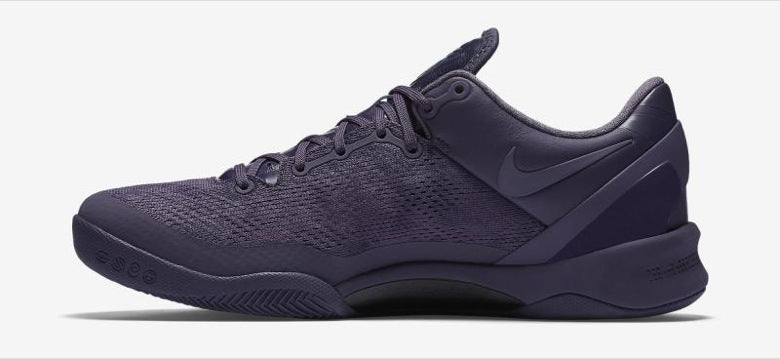 Nike Kobe 8 Black Mamba Collection Fade to Black, chaussure de basketball basse Nike issue du pack Fade to Black célébrant la carrière de Kobe Bryant.
