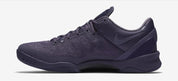 Nike Kobe 8 Black Mamba Collection Fade to Black, chaussure de basketball basse Nike issue du pack Fade to Black célébrant la carrière de Kobe Bryant.