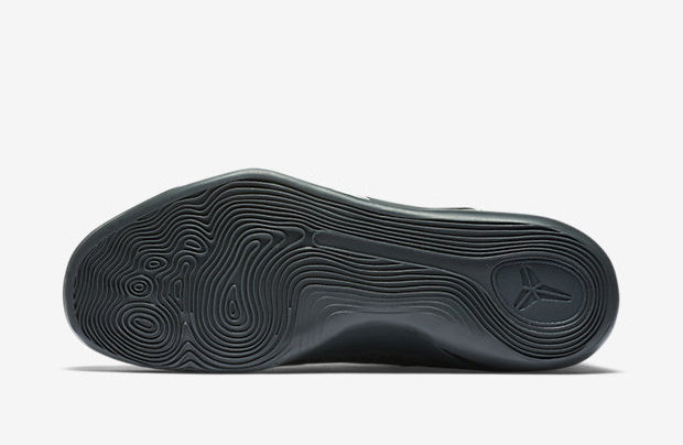 Nike Kobe 9 Elite Black Mamba Collection Fade to Black, chaussure de basketball montante en Flyknit issue du pack hommage à Kobe Bryant.