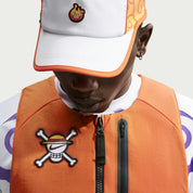 Nike x One Piece Vest Safety Orange, gilet Nike sans manches orange avec détails graphiques One Piece et branding de la collaboration.