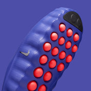 Nike Mind 001 AMP Slide Spider-Man, sandales Nike inspirées de Spider-Man avec construction légère, semelle confortable et design exclusif.