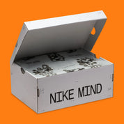 Boite de la slide Nike Mind 001 Black Chrome noires et chromées en mousse technique avec nœuds sensoriels sous la semelle et design futuriste