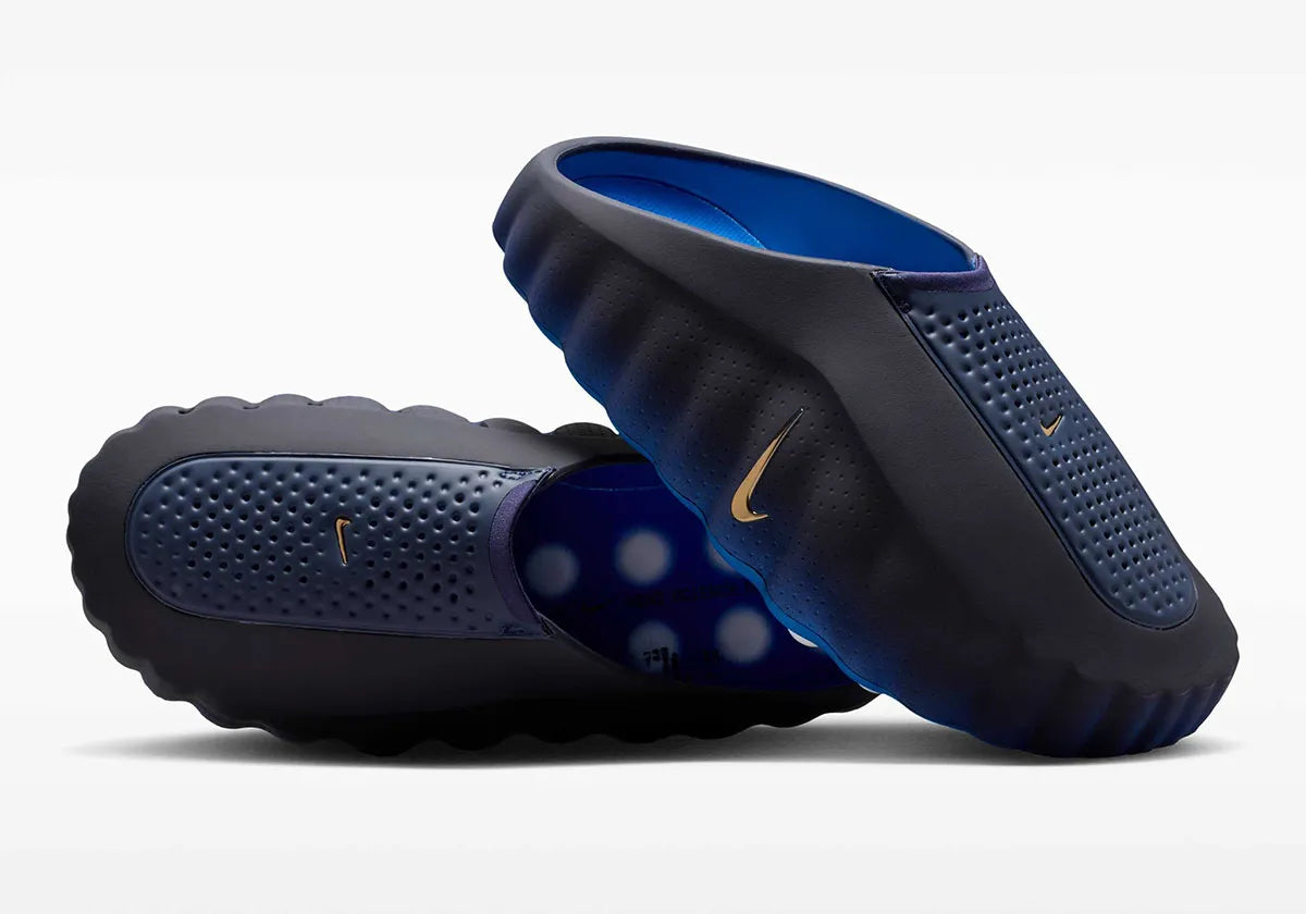 Nike Mind 001 Slide Blackened Blue Game Royal, claquette Nike bleue au design minimaliste avec semelle ergonomique, amorti confortable et finitions premium.