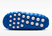 Nike Mind 001 Slide Blackened Blue Game Royal, claquette Nike bleue au design minimaliste avec semelle ergonomique, amorti confortable et finitions premium.