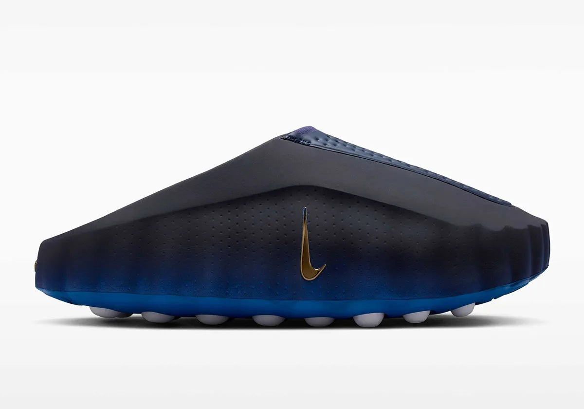Nike Mind 001 Slide Blackened Blue Game Royal, claquette Nike bleue au design minimaliste avec semelle ergonomique, amorti confortable et finitions premium.