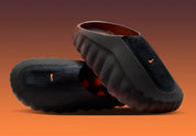 Slide Nike Mind 001 Flyknit Bronze Eclipse Total Orange avec empeigne textile brun foncé, détails orange vif et semelle ergonomique moderne.