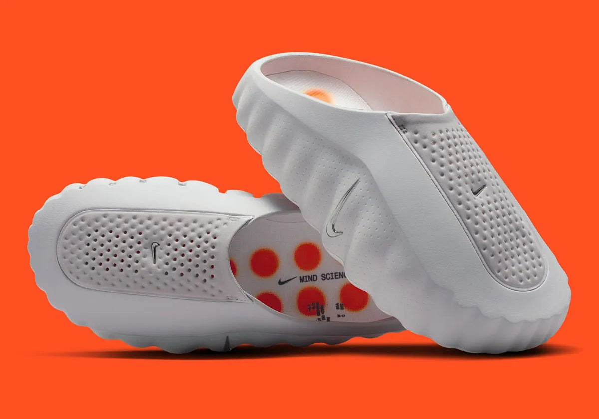 Nike Mind 001 Slide Light Smoke Grey, claquette Nike grise au design minimaliste avec semelle ergonomique et confort premium.