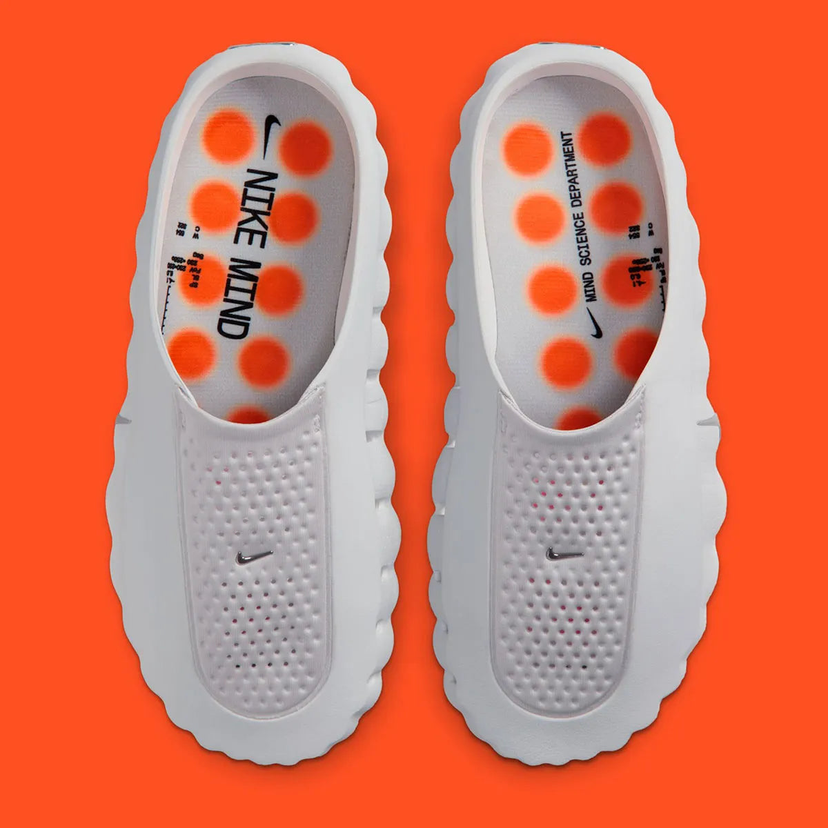 Nike Mind 001 Slide Light Smoke Grey, claquette Nike grise au design minimaliste avec semelle ergonomique et confort premium.