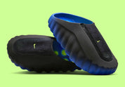 Slide Nike Mind 001 Flyknit Hyper Royal Black avec empeigne Flyknit bleue et noire, semelle ergonomique et design contemporain.