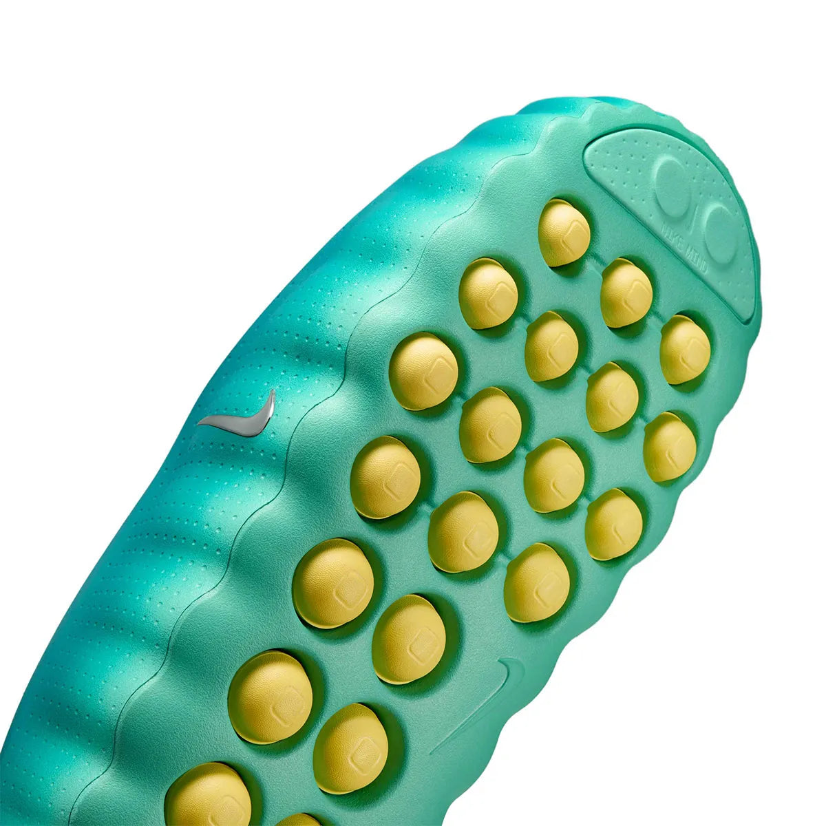Claquette Nike Mind 001 Slide Geode Teal Light Menta en mousse technique avec pods sensoriels et design futuriste sculpté.