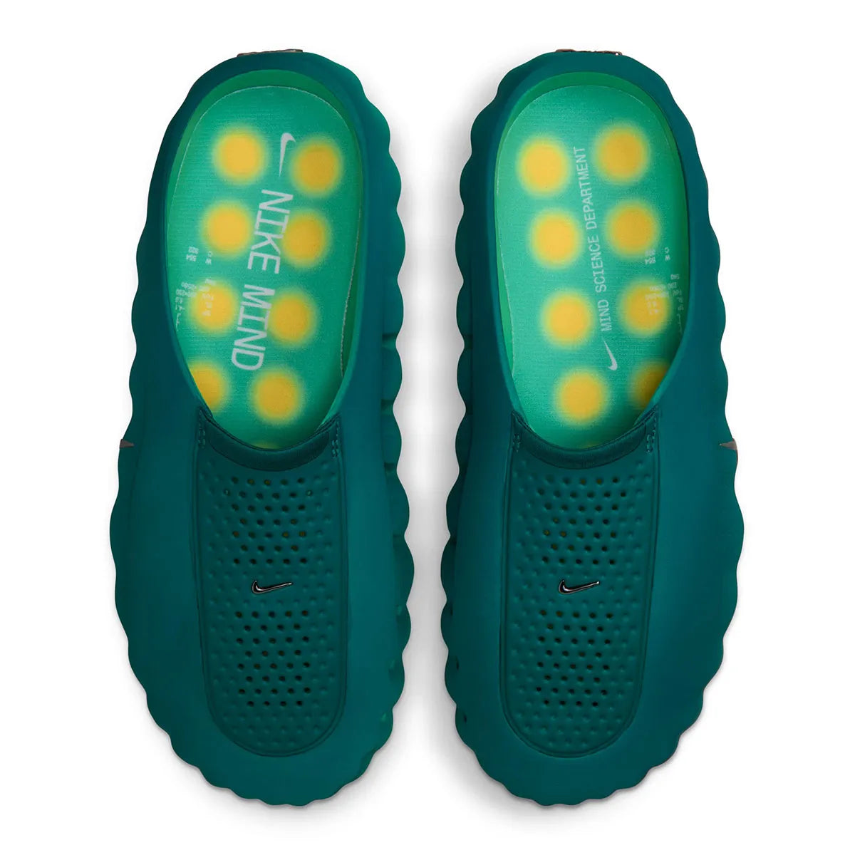 Claquette Nike Mind 001 Slide Geode Teal Light Menta en mousse technique avec pods sensoriels et design futuriste sculpté.