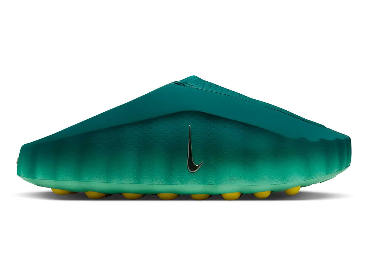 Claquette Nike Mind 001 Slide Geode Teal Light Menta en mousse technique avec pods sensoriels et design futuriste sculpté.