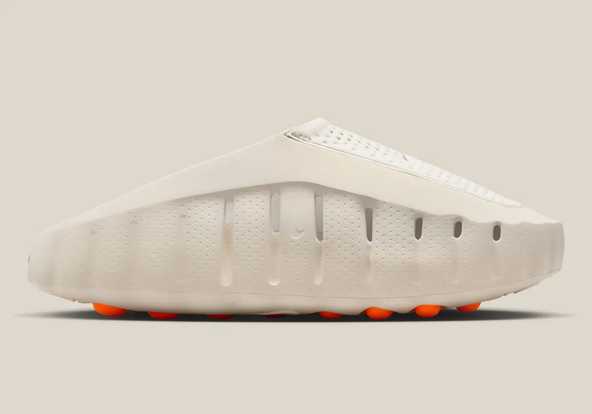 Claquette Nike Mind 001 Slide Sail blanc cassé en mousse technique avec pods sensoriels et design sculpté moderne.