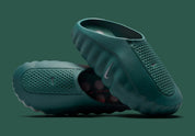 Nike Mind 001 Mineral Slate Light Pumice Hyper Crimson Metallic Platinum, sneaker Nike aux teintes gris, beige, orange et argent avec design moderne et finitions premium.