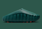 Nike Mind 001 Mineral Slate Light Pumice Hyper Crimson Metallic Platinum, sneaker Nike aux teintes gris, beige, orange et argent avec design moderne et finitions premium.