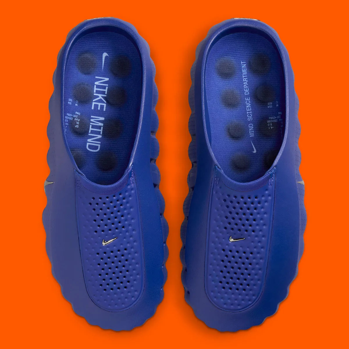 Nike Mind 001 Slide Old Royal, claquette Nike bleue au design minimaliste avec semelle ergonomique et confort premium.