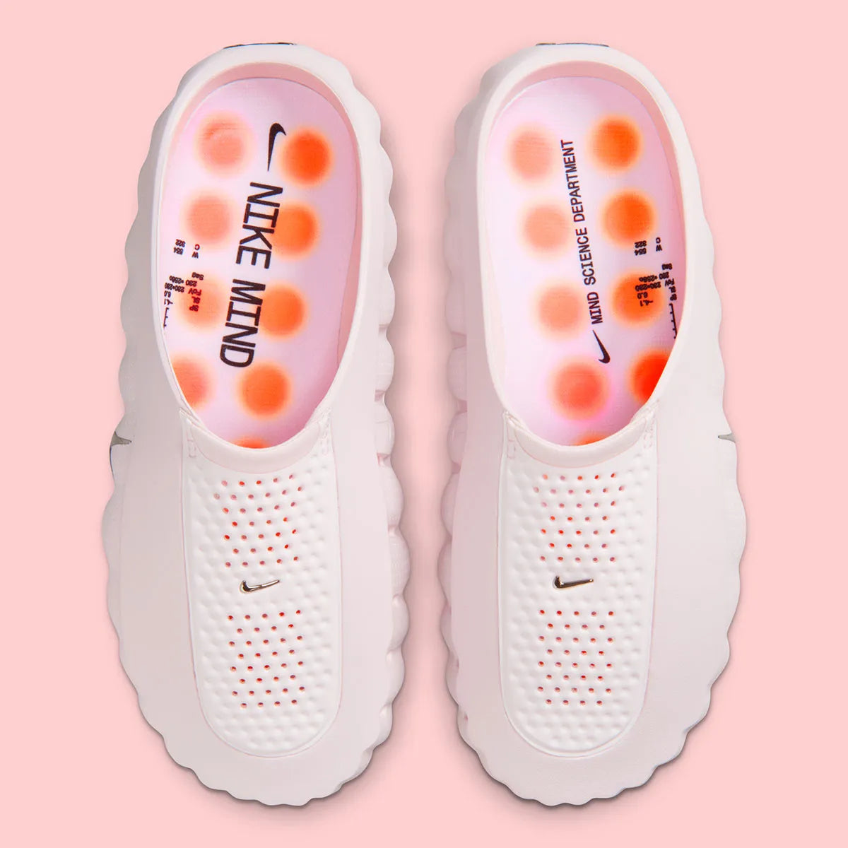 Claquette Nike Mind 001 Slide Pearl Pink rose nacré en mousse technique avec pods sensoriels et design sculpté moderne.