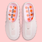 Claquette Nike Mind 001 Slide Pearl Pink rose nacré en mousse technique avec pods sensoriels et design sculpté moderne.