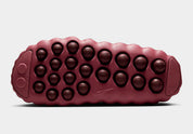 Nike Mind 001 Pink Smoke Mystic Dates HQ4309-601 avec empeigne en maille perforée rose fumé, détails Metallic Silver et semelle sensorielle à 22 points de pression.