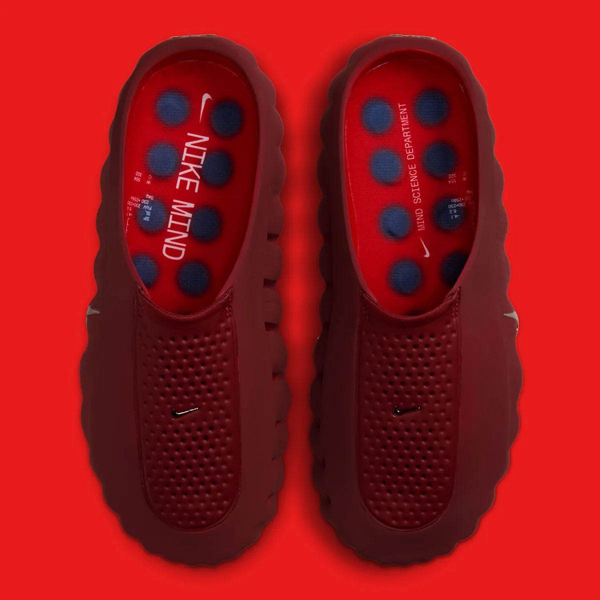 Nike Mind 001 Slide Team Red University Red, claquette Nike rouge au design minimaliste avec semelle ergonomique et confort premium.