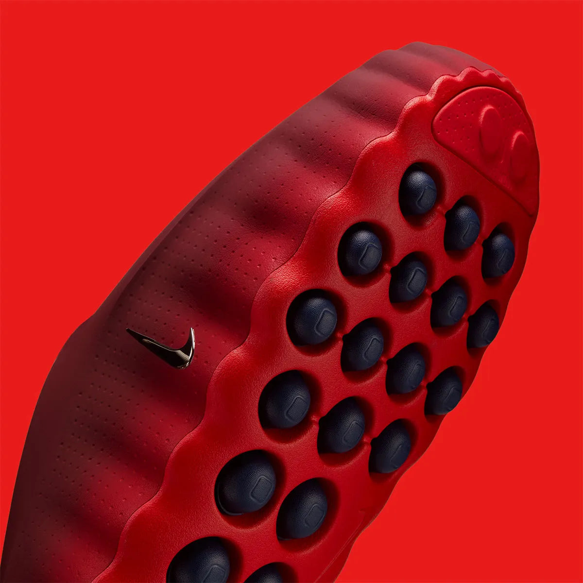 Nike Mind 001 Slide Team Red University Red, claquette Nike rouge au design minimaliste avec semelle ergonomique et confort premium.